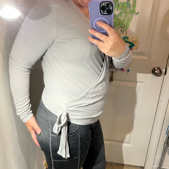 FAUX WRAP TOP LIGHT GRAY SUPER CUTE SOFT LONG SLEEVE RIBBED TEXTURE L WANTABLE - Picture 3 of 14